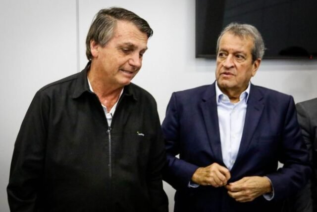 Bolsonaro e Costa Neto: Encontro Evitado em Meio a Controvérsias e Restrições Judiciais