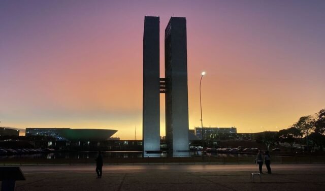 Tensão entre STF e Congresso: O perigo da busca por poder absoluto na política brasileira